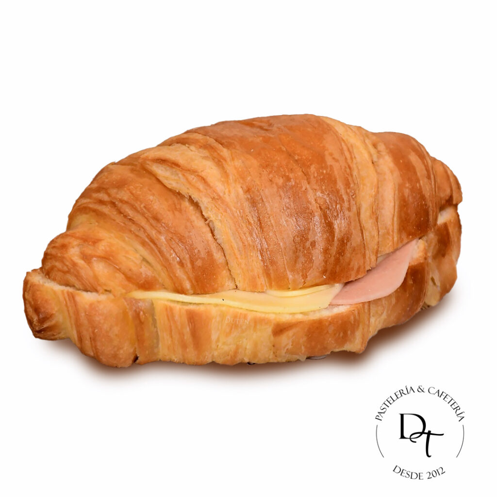 Pan croissant, jamón y queso edam.