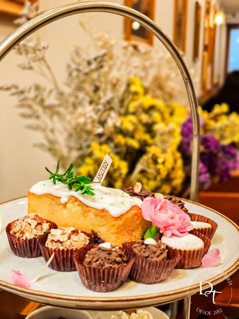 Duten, La Hora del Té,bocaditos, dulces, sandwiches, infusiones